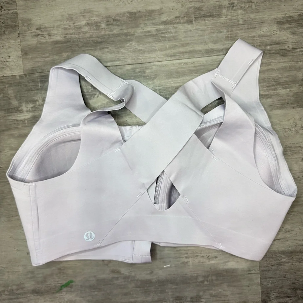 Lululemon 32DD enlisted sports bra in a‎ light purple -like new!